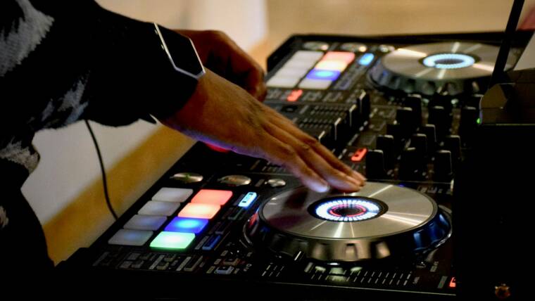 Hire DJ in London Unlock the Ultimate Party Experience